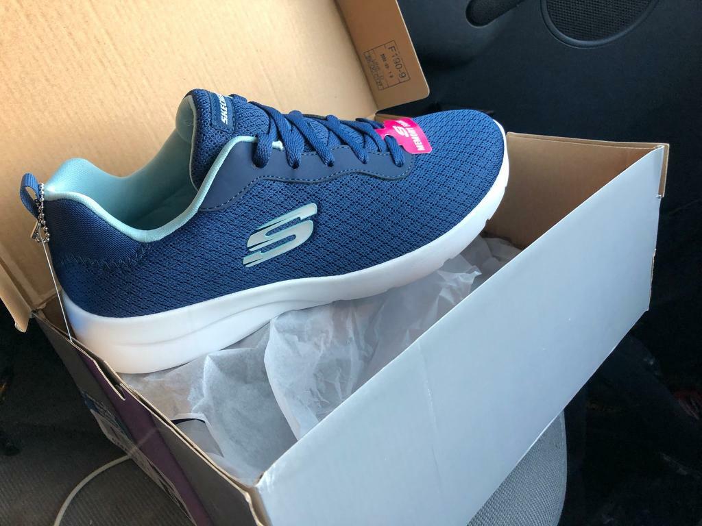 ladies sketchers size 6